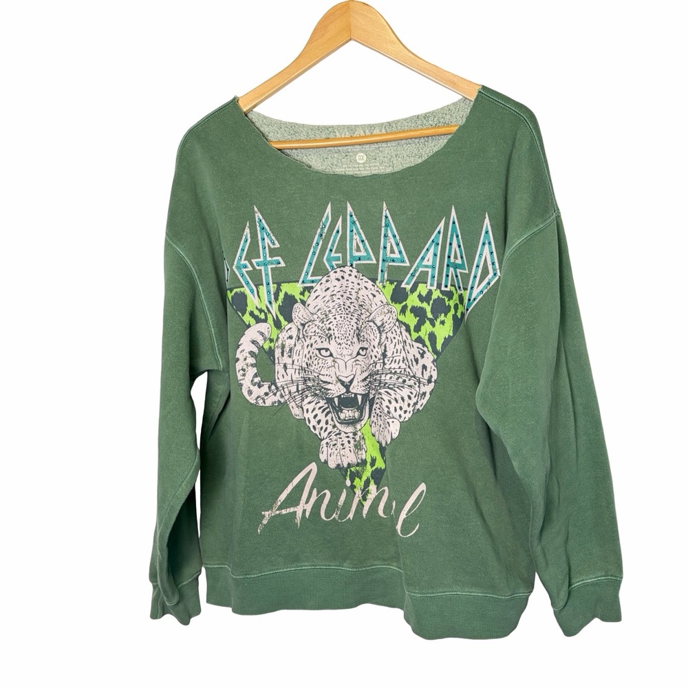 Forever 21 Def Leppard Animal Graphic Oversized Sweatshirt in Green, Size 0X
